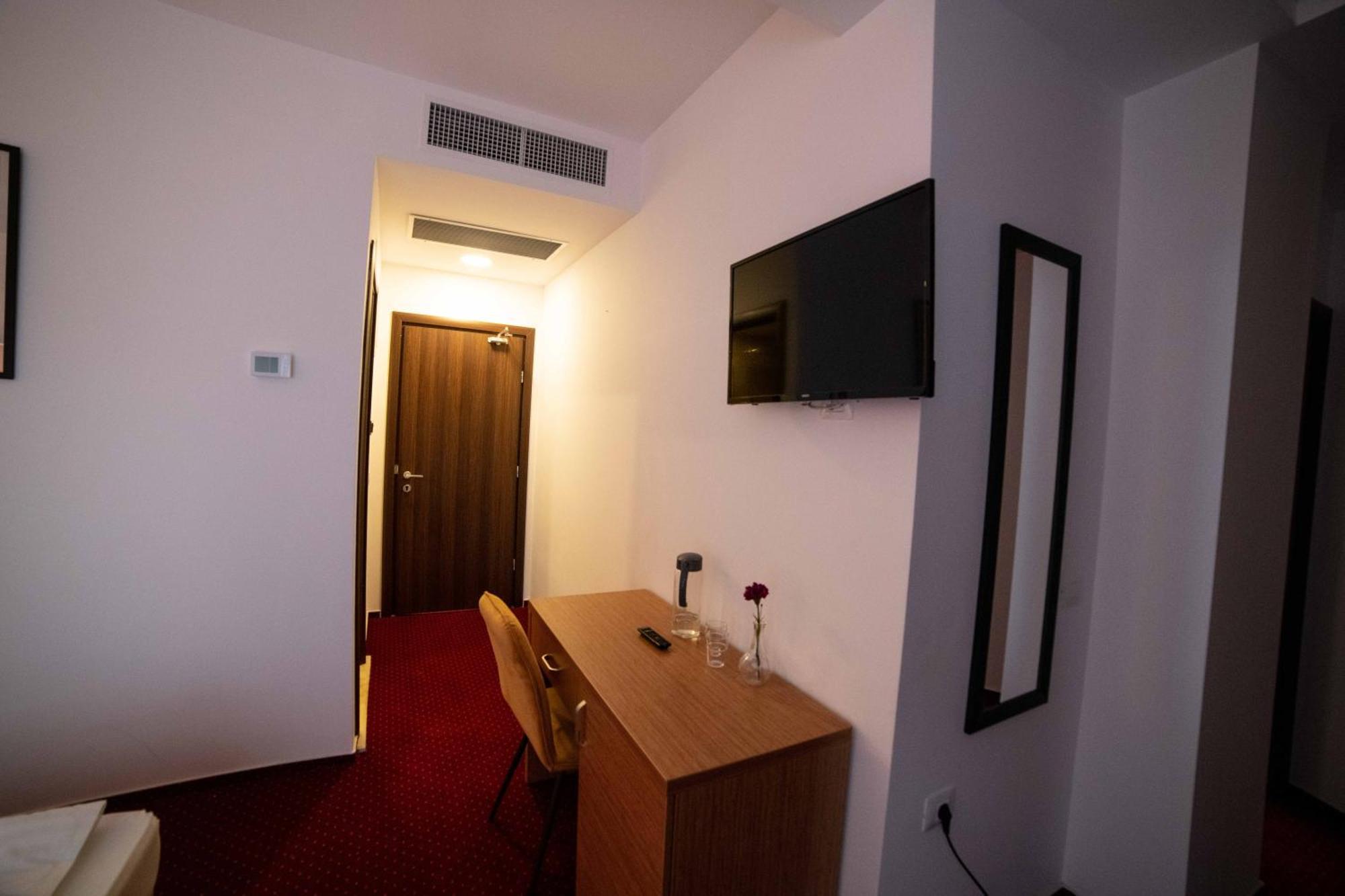 Bucharest Airport Accomodation Aparthotel Otopeni Exterior photo